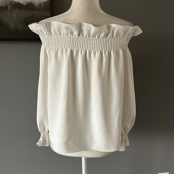 Tuckernuck Avon Lane White Off the Shoulder Marguerite Blouse - Picture 7 of 12